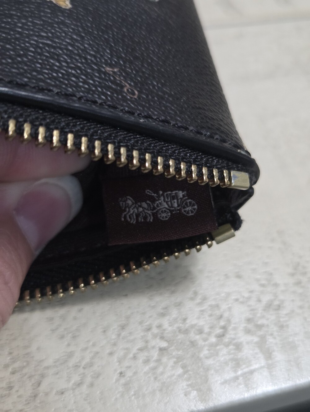 Coach Corner Zip Wristlet with Holiday Penguin Print – NWOT - Picture 12 of 13